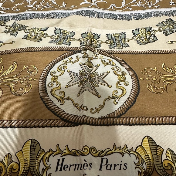 HERMES ❤️🌟 “LUDOVICUS MAGNUS” SILK SCARF HAND-ROLLED EDGES W/ BOX⭐️ - Picture 4 of 6